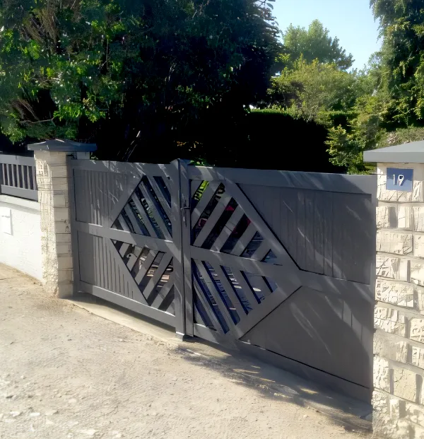 portail à La Couronne